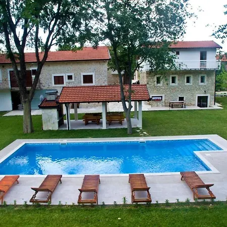 Villa Stara Kuca Estate *