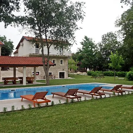 Villa Stara Kuca Estate *