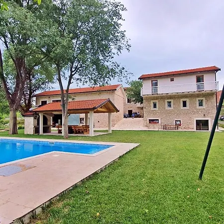 Stara Kuca Estate * Ljubuški