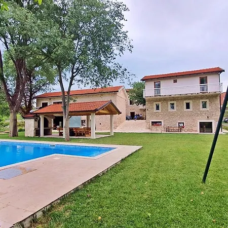 Stara Kuca Estate * Ljubuški