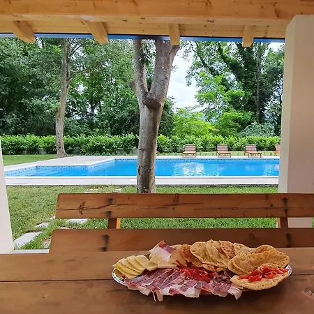 Villa Stara Kuca Estate *