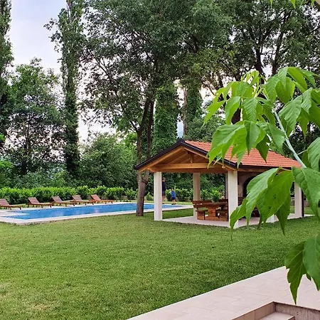 Stara Kuca Estate *